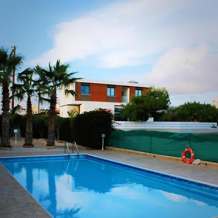 Chloraka- 2 Bedrooms - Pool Хлоракас