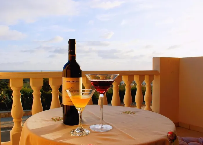 Chloraka- 2 Bedrooms - Pool Daire